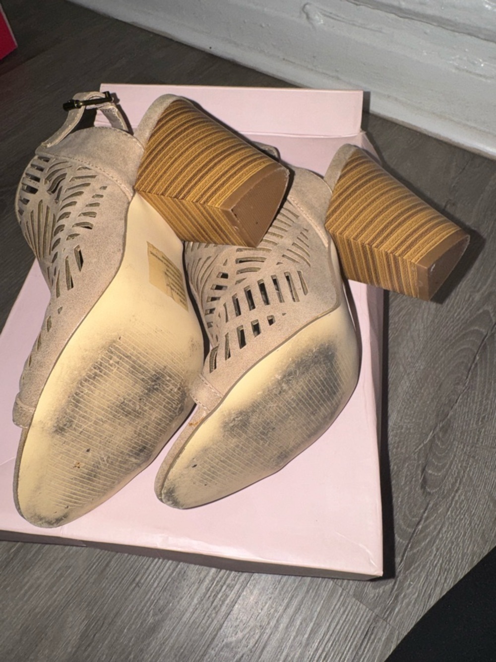 Taupe Laser Cut Peep Toe Block Heel Sandals Womens Size 6.5 Boho - Picture 7 of 7